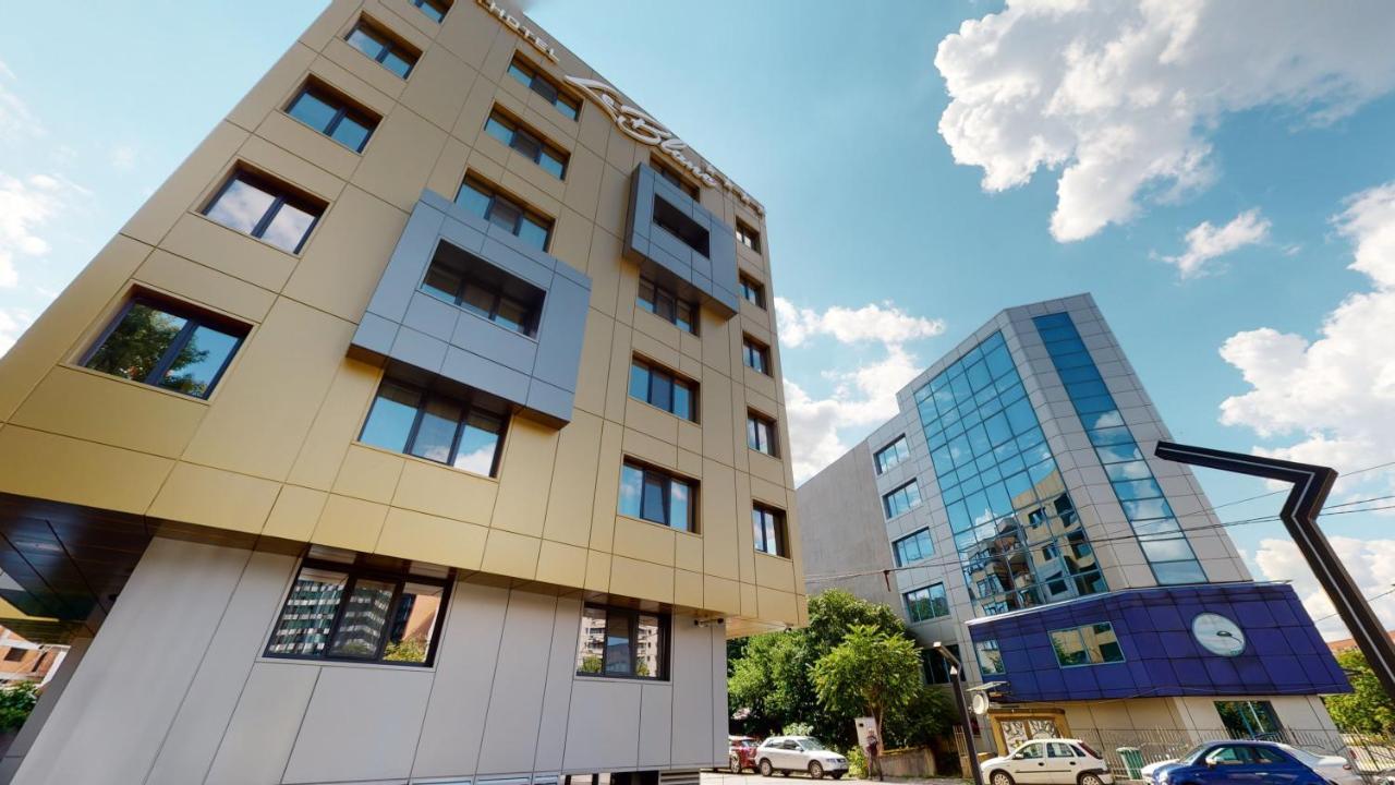 Le Blanc Aparthotel Bukares Bagian luar foto