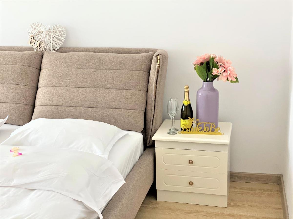 Le Blanc Aparthotel Bukares Bagian luar foto